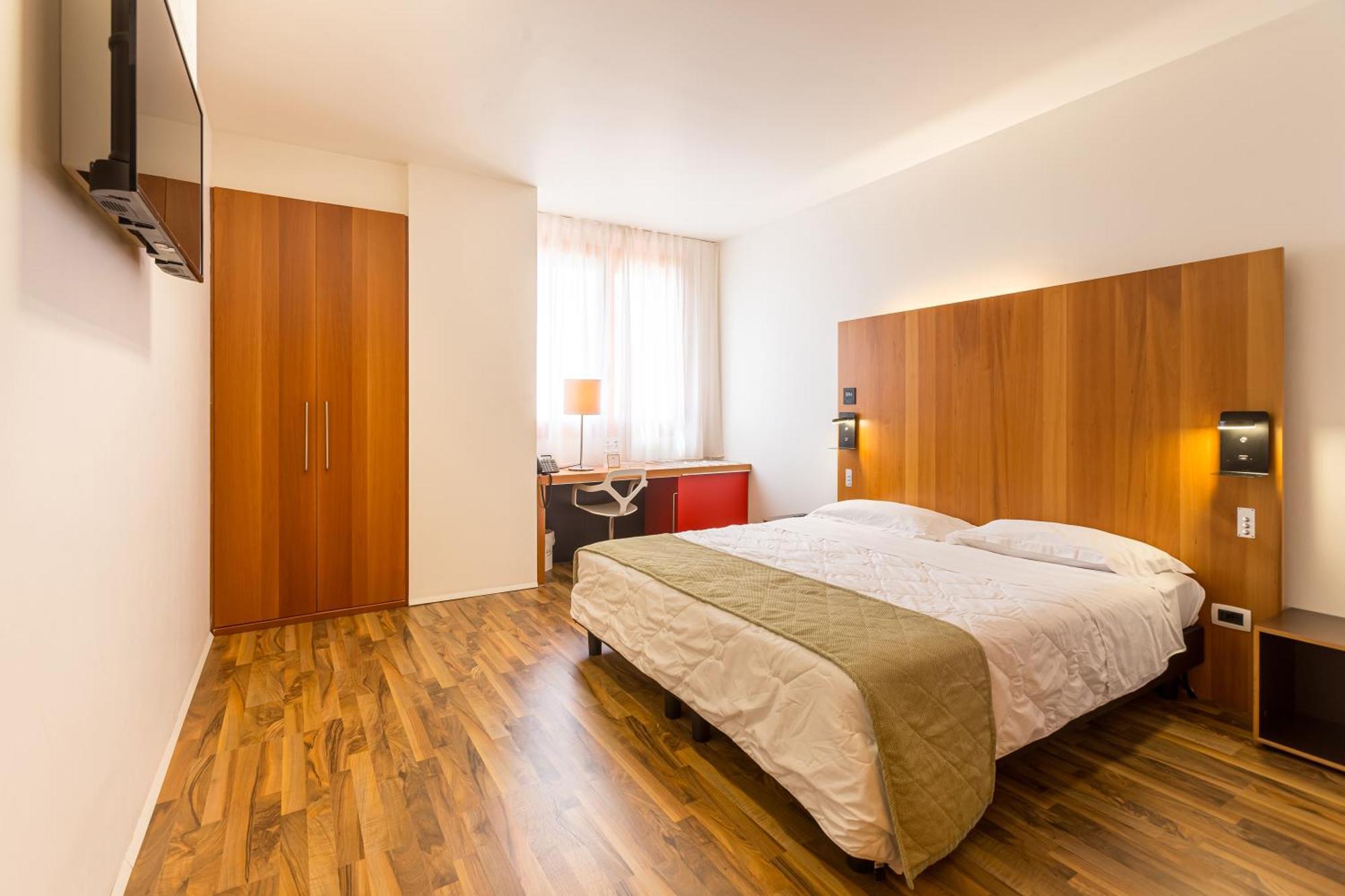 New Ipoint Hotel San Giovanni in Persiceto Exteriör bild