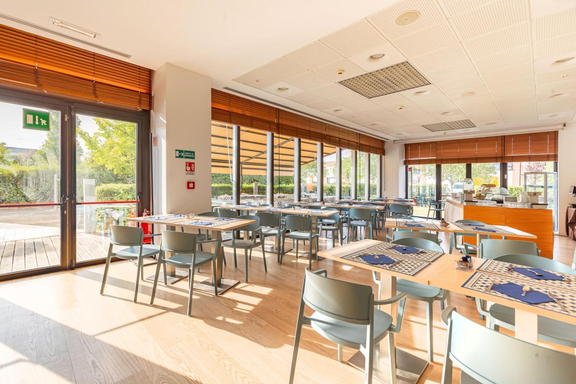 New Ipoint Hotel San Giovanni in Persiceto Exteriör bild