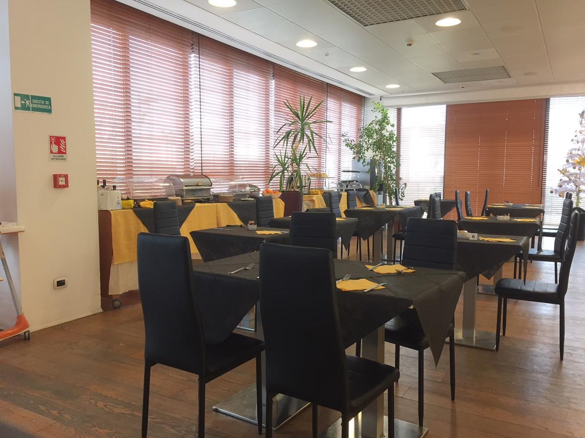 New Ipoint Hotel San Giovanni in Persiceto Exteriör bild