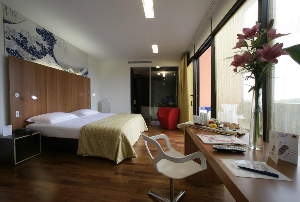 New Ipoint Hotel San Giovanni in Persiceto Exteriör bild