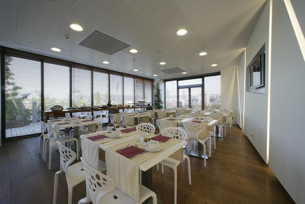 New Ipoint Hotel San Giovanni in Persiceto Exteriör bild